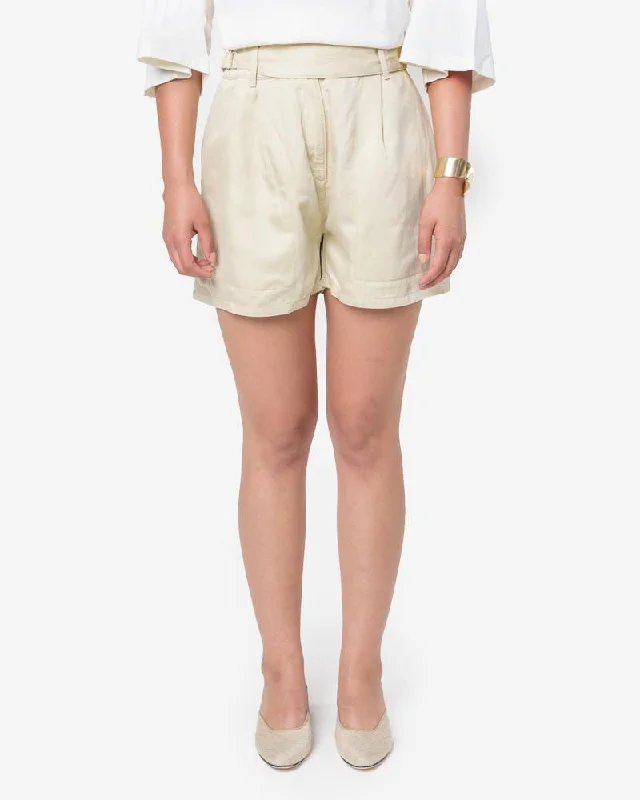 Doc Shorts in Dark Cream